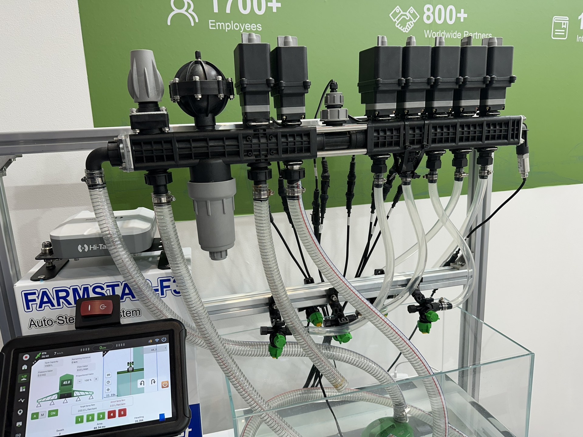 iSpray-Armatur mit Teilbreitenventilen und Display