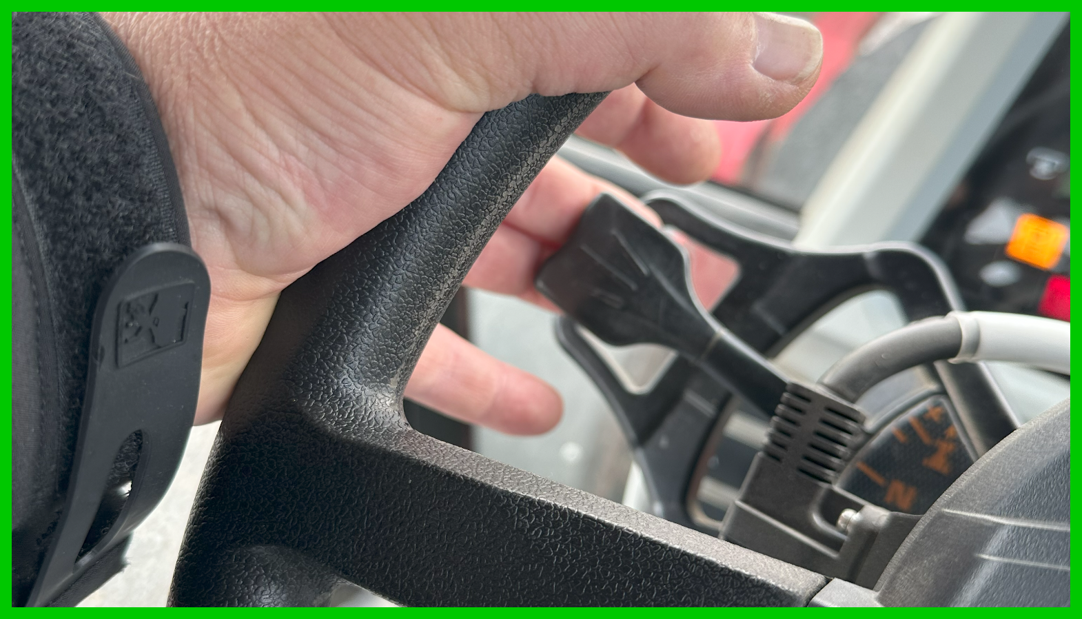 Lenkmotor mit weiterhin gut erreichbaren Bedienelementen